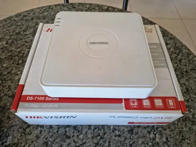 DVR Hikvision 4 canais c/ HD Seagate 500g