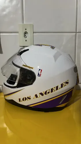 Capacete lakers