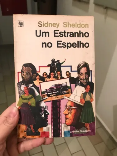 Livro Um Estranho no Espelho