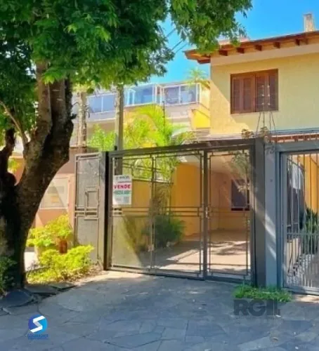 Casa em Porto Alegre, no bairro Ipanema, com 3 dormitório(s), à venda.