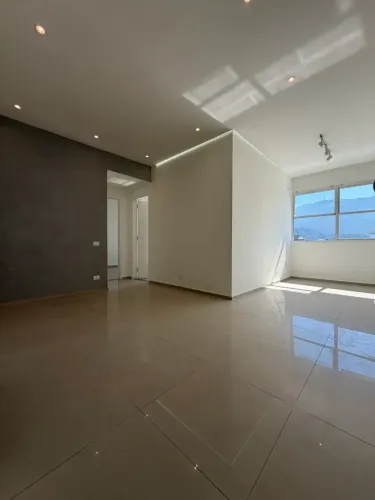Apartamento para aluguel possui 93 metros quadrados com 2 quartos