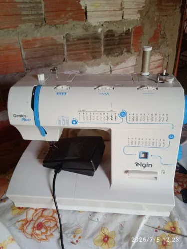 Máquina de costura Elgin plus