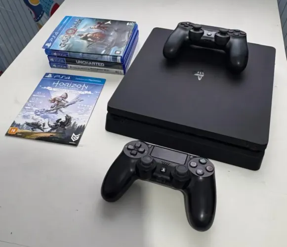 PS4 Slim - 500gb - 2 controles + 5 jogos (Leia a descrição)