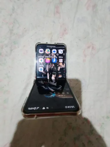 Moto Razr 40 (256 GB) troco em iPhone