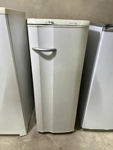 Geladeira Eletrolux 280 litros.