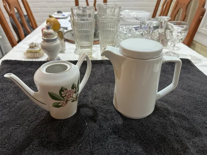 Bule de café e leiteira vintage de porcelana 