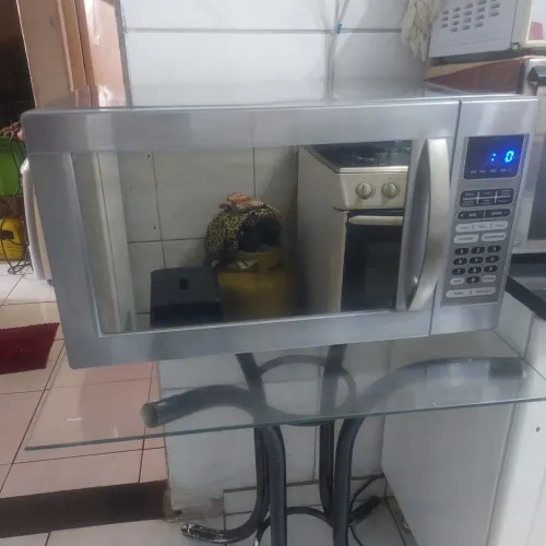 Microondas Electrolux 45 litros 127 W . Esta cemi novo .