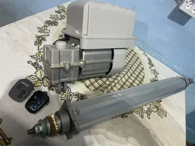 Kit automatizador para portão basculante da marca Peccinin