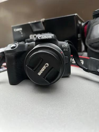  Canon EOS R10 mirrorless com sensor APS-C de 24,2 MP