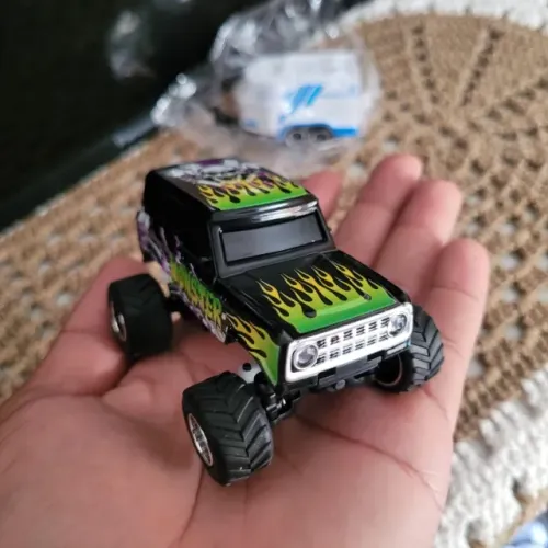 Mini Monster Truck Controle Remoto 1:64 Carroceria de Liga - Usado