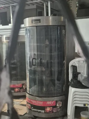 Máquina Giratória de Galeto