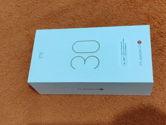 ZTE AXON 30 5G 12 gb+ 256Gb