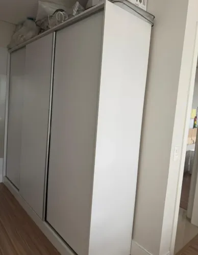 Guarda-roupa 3 portas PRATICAMENTE NOVO