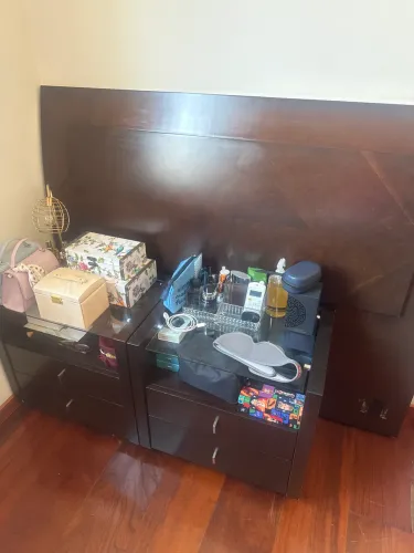 Cabeceira com mesas de cabeceira