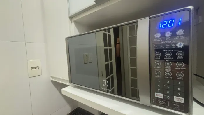 Micro-ondas Electrolux 20L Inox com Transformador Incluso