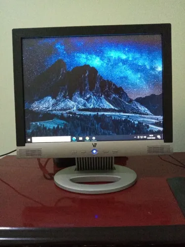 Monitor V7 15" Semi-Novo Completo (Com Cabos) - Perfeito Estado