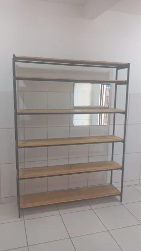 Prateleira de Ferro Reforçada com Tábuas Envernizadas - Excelente Estado! 