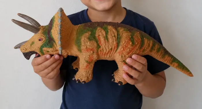 Vendo dinossauro grande emborrachado com som