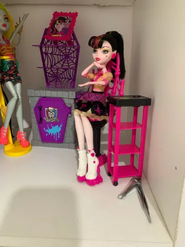 Monster high G1 Draculaura pintora