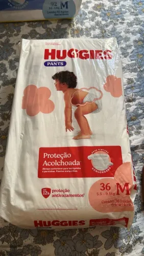 Fralda Huggies proteção acolchoada M Pants