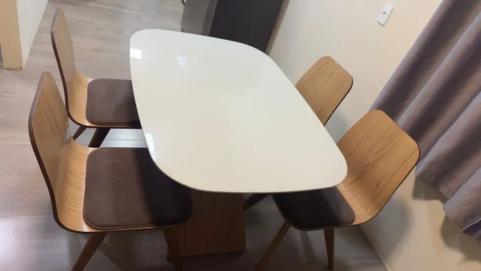 Mesa 4 cadeiras