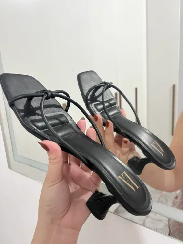 Sandália preta TAM 38