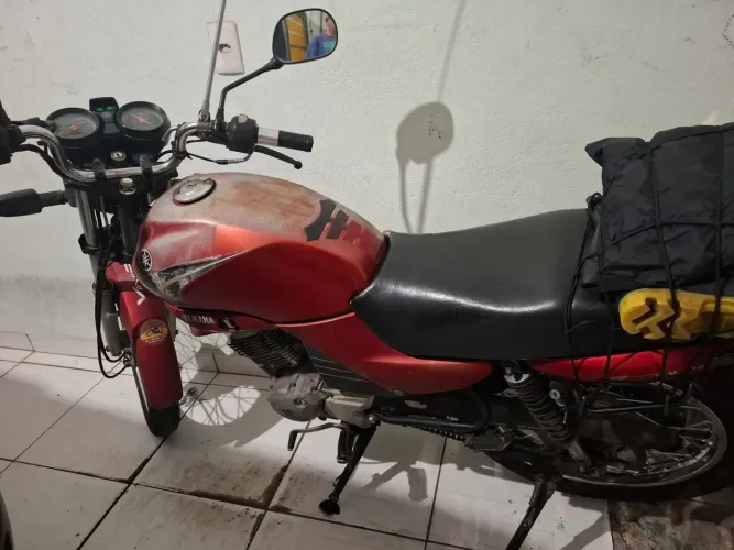 Vendo ybr 2008 ks, com baú e suporte da 160, tem que fazer uma adaptação, cavalete latera