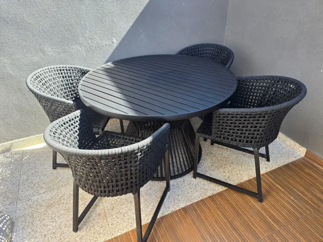 Mesa com cadeira area externa