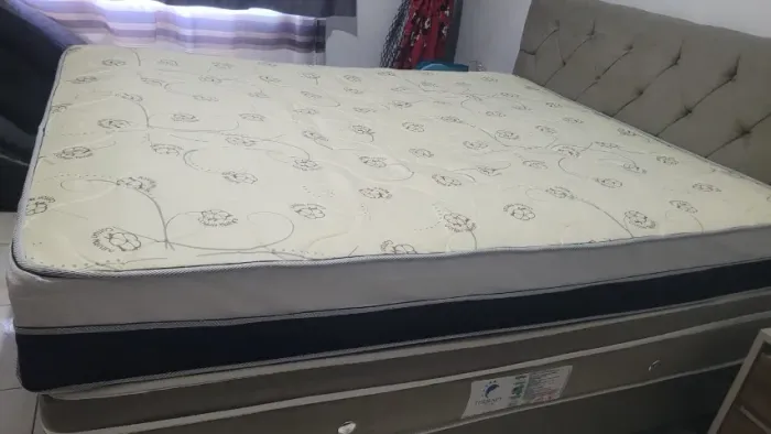 Cama queen Plumatex,