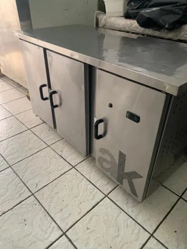 Balcão Refrigerado em Aço Inox 1,5m - Mesa de Preparação com Controlador Digital