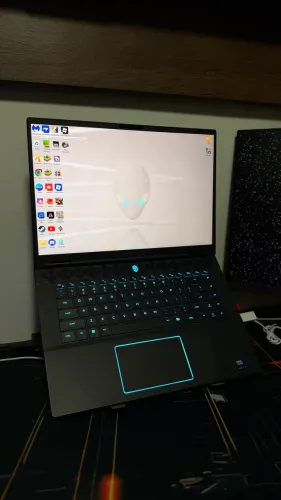 Alienware M16 R2 | RTX 4070 Ultra 7 155H | 32GB RAM | 1TB SSD