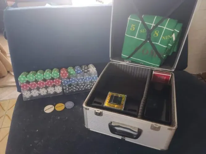 Maleta completa de poker com 600 fichas numeradas