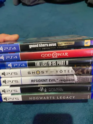Jogos e manete de ps5 semi-novos