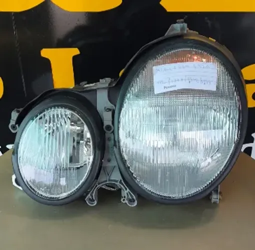 ? Farol Mercedes-Benz E320 (Anos 1996 a 1999) - Geração W210 (Frente Antiga)