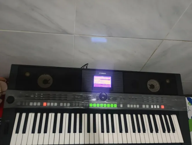 TECLADO YAMAHA PSR-S 650