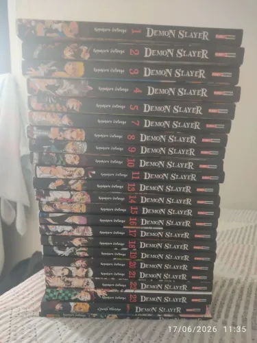 Coleção Demom Slayer semi completa com 2 edições especiais, valor negociável