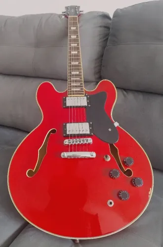Guitarra semi acústica Strinberg