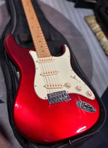 Guitarra Tagima 530 guitarra blindada e com trava correia