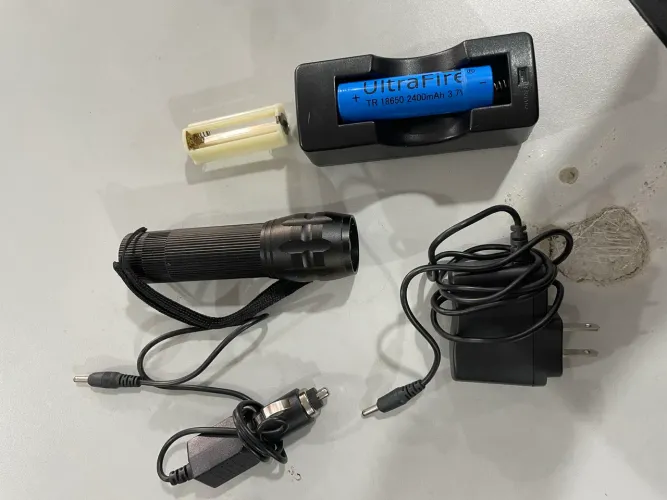 Lanterna Tática LED Recarregáve