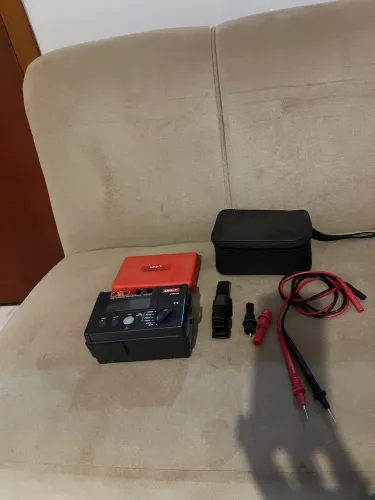 Testador de resistência e isolamento UNI-T