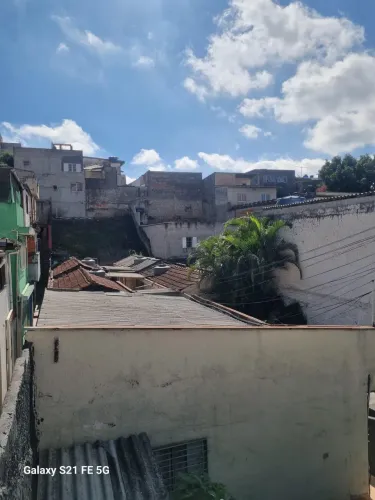 Terreno com 4 casas - aluguel mensal de R$ 4 mil.