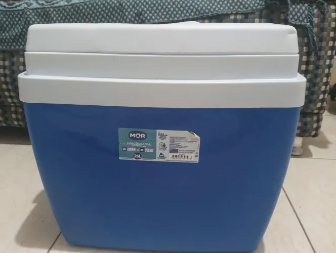 CAIXA TÉRMICA / GUARDA SOL - KIT PRAIA 26L MOR + GUARDA SOL + BOMBA SACA AREIA