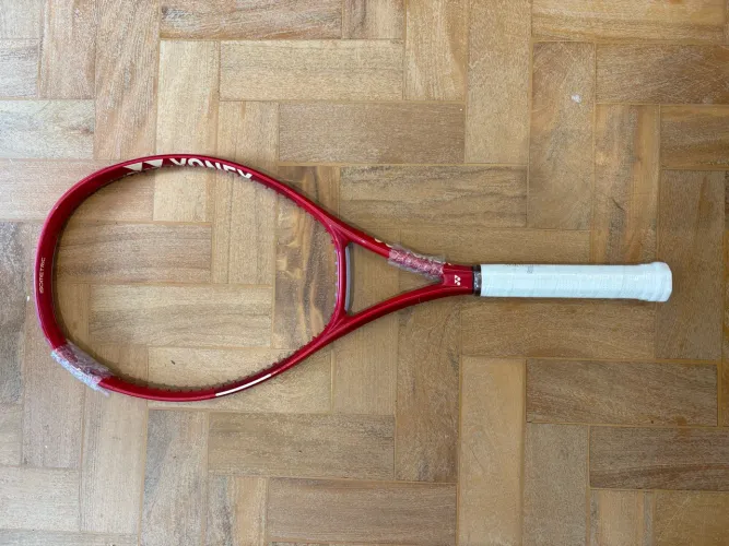Raquete VCore Yonex Nova