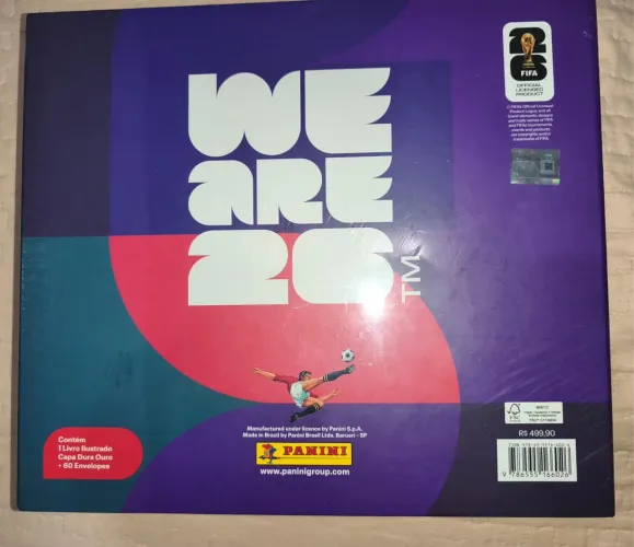 Álbum da copa com 60 pacotes de figurinha lacrado .