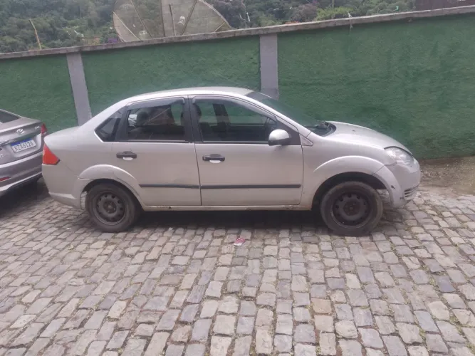 Ford Fiesta Sedan 1.0 8V Flex 4P 2007