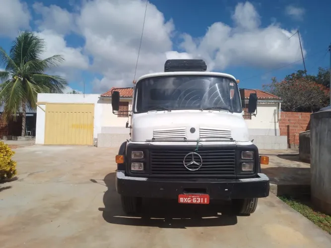 Vendo caminhão 2013 no pipa de 10.660 litros carro a toda prova pronto para trabalhar