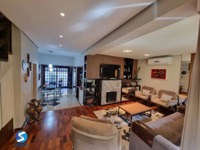 Casa de 3 Dormitórios em Condomínio Fechado Infra Completa