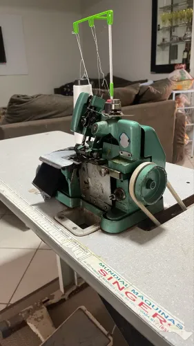 Máquina de Costura Overlock Semi-Industrial Portátil c/ Bancada
