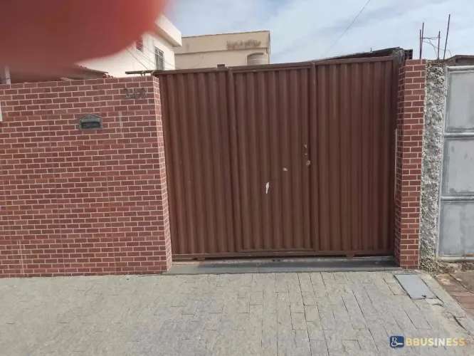 Casa à Venda no Parque Caju Quintal Amplo e Localização Estratégica Próxima ao Shopping P