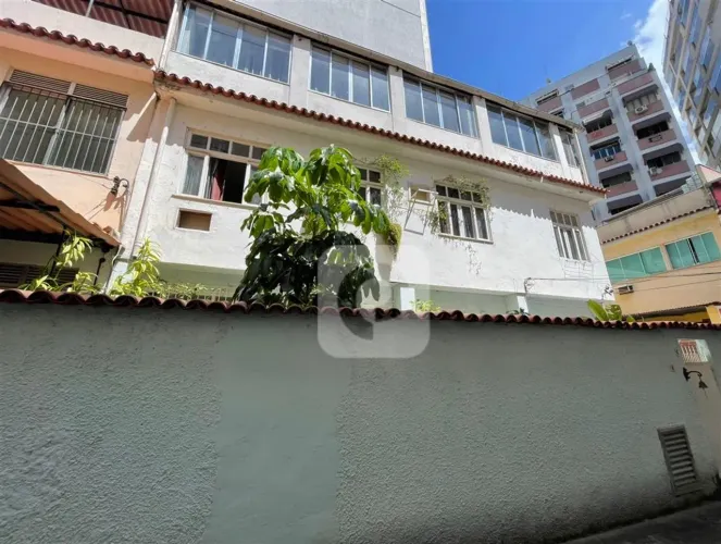 CASA TRIPLEX DE VILA COM 180m² BOTAFOGO QUINTAL | SILENCIOSA | PORTEIRA FECHADA